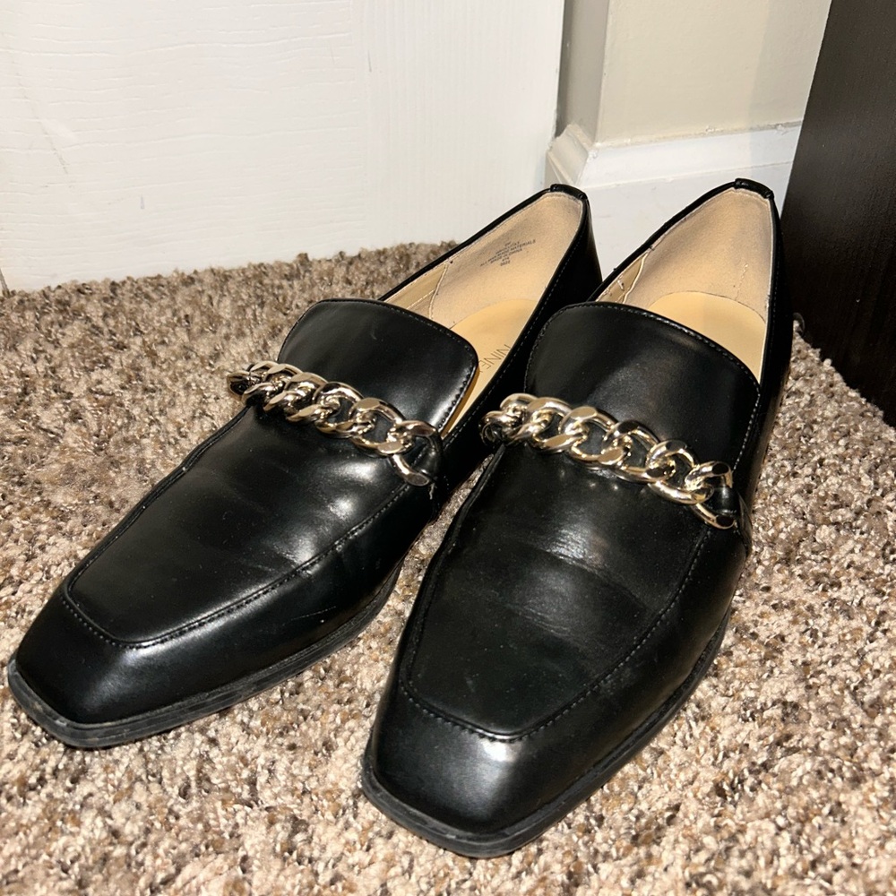 Nine West Onxe Black Loafer Gold Chain Flats Size 9